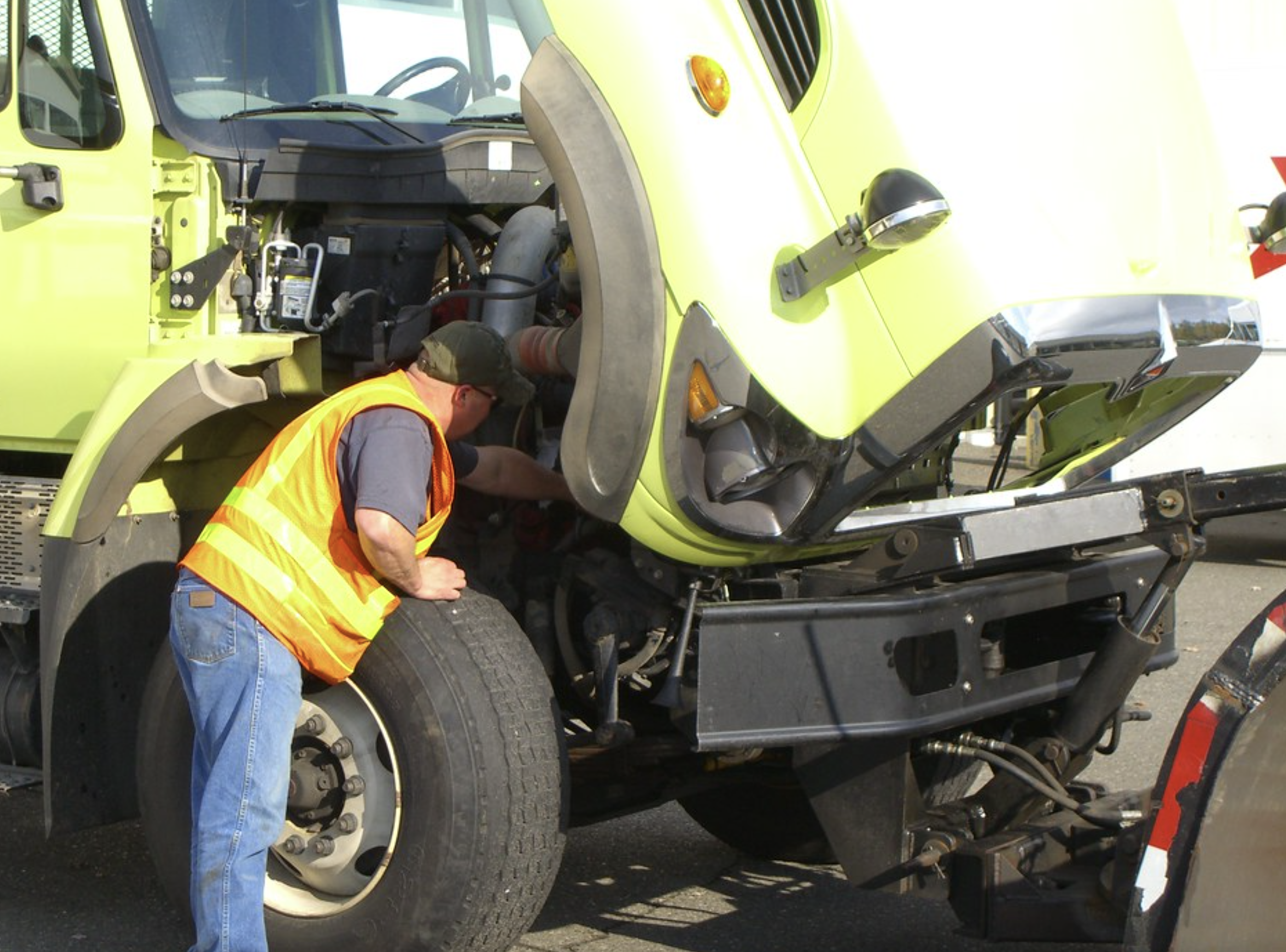 this image shows mobile truck repair services in New Berlin, WI